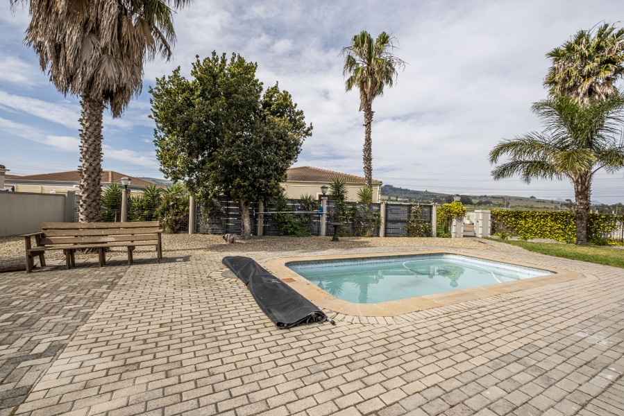 6 Bedroom Property for Sale in Jagtershof Western Cape